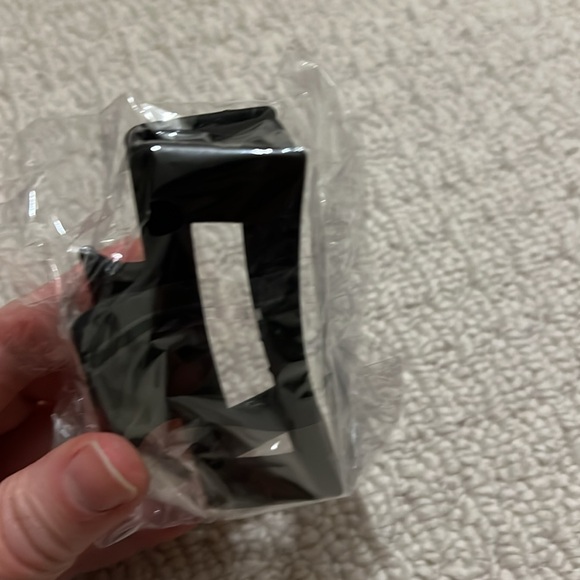 NWT - plastic claw clip and headband set in black. - Picture 5 of 6